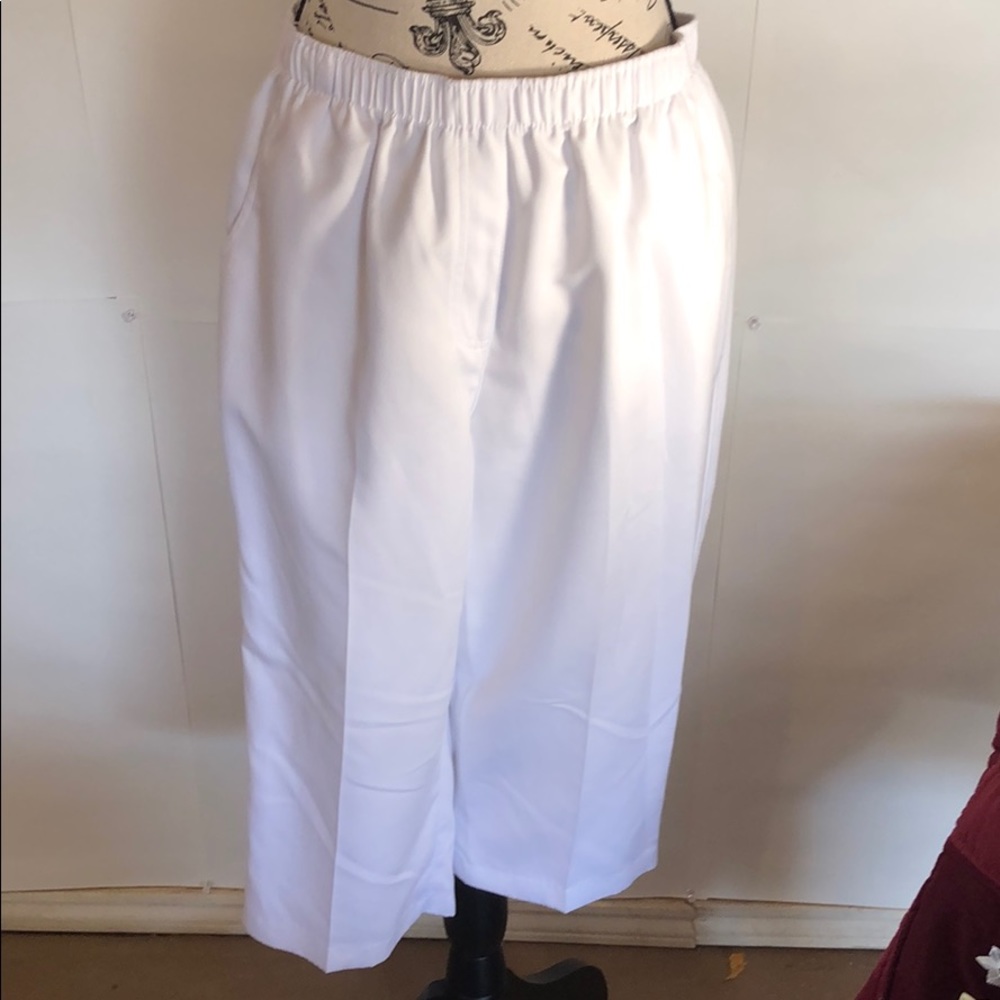 Alia Capris White 🧨 NICE👀👜👡